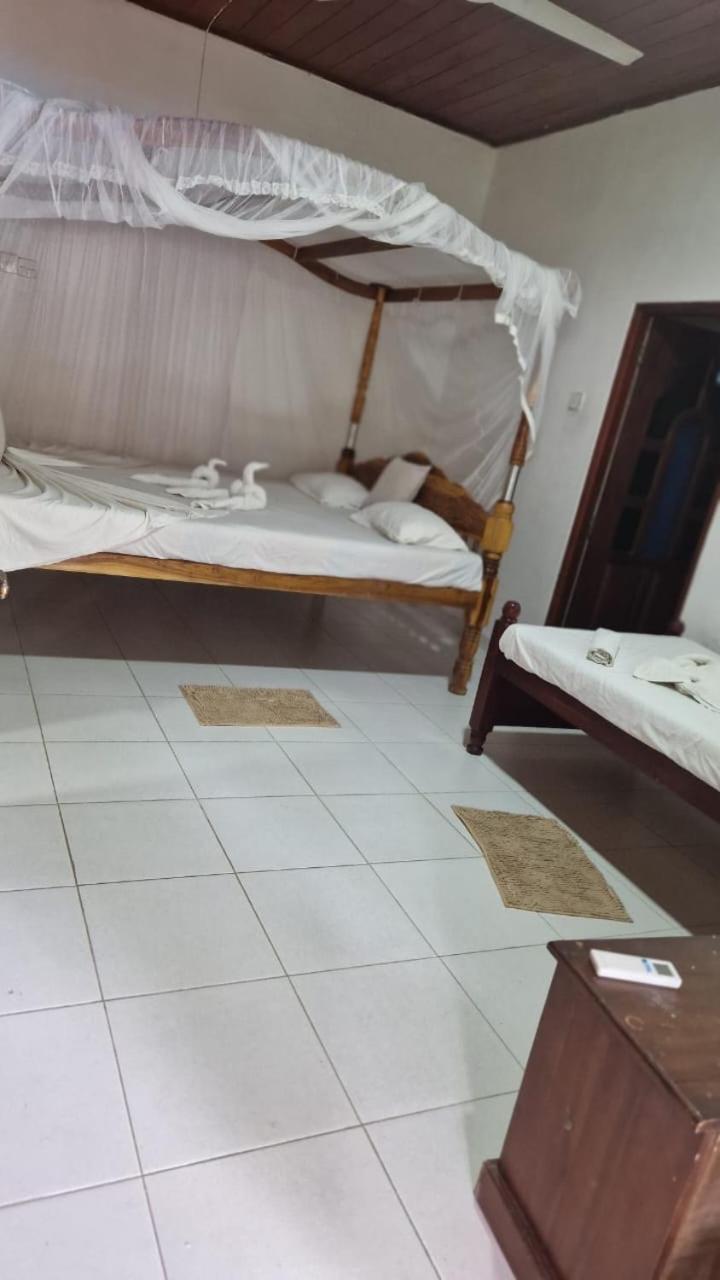 Damith Guest House Unawatuna Bagian luar foto