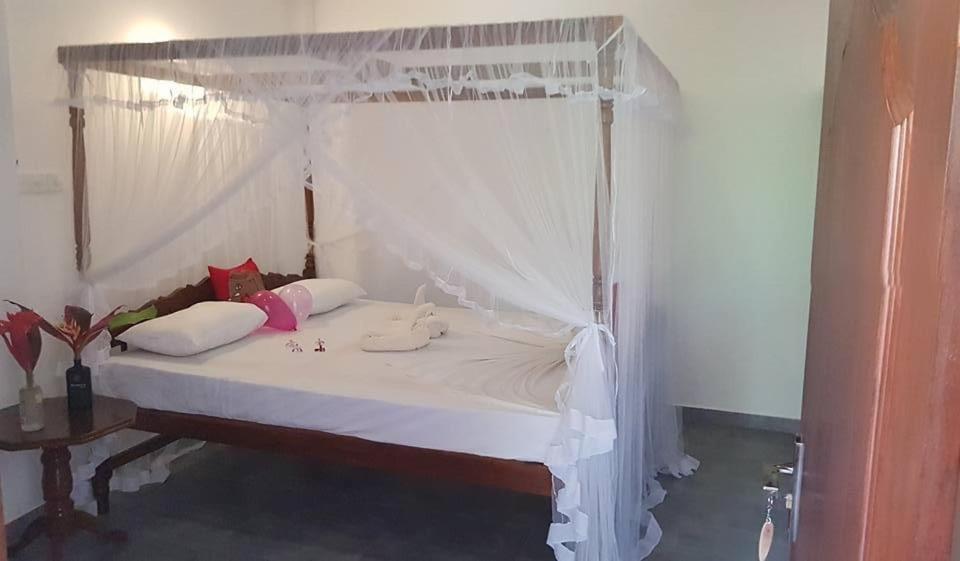 Damith Guest House Unawatuna Bagian luar foto