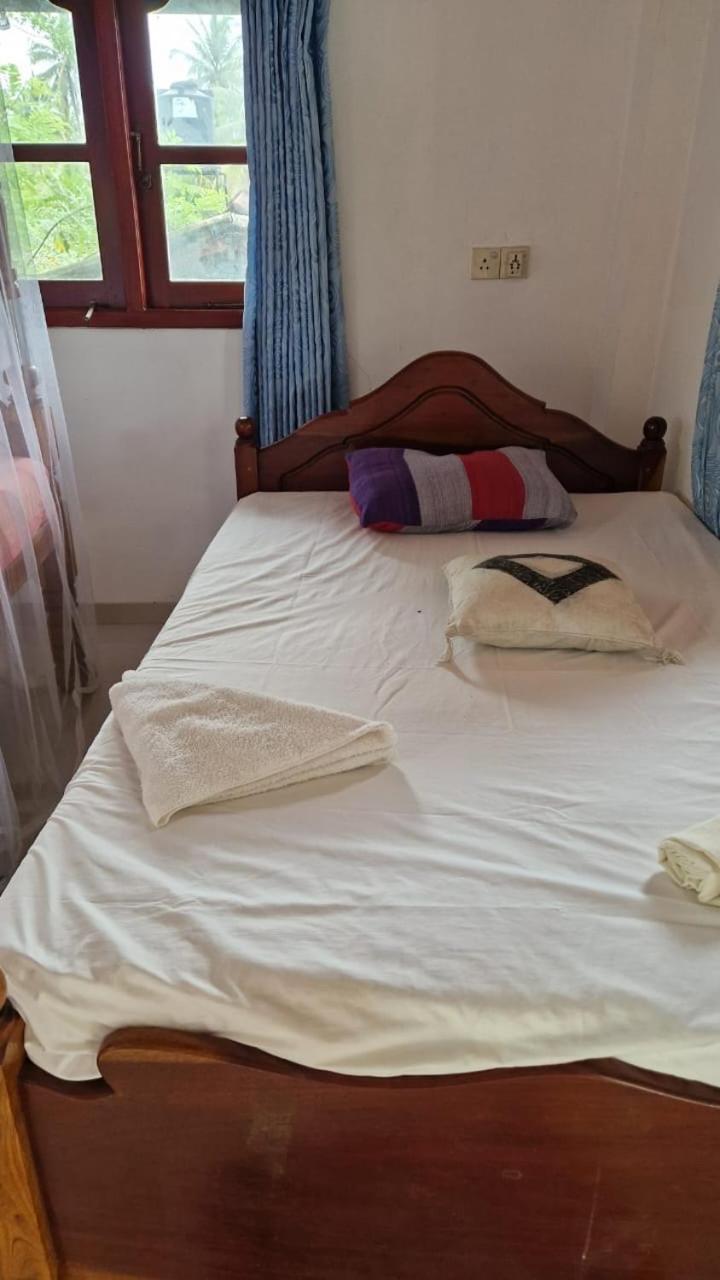 Damith Guest House Unawatuna Bagian luar foto